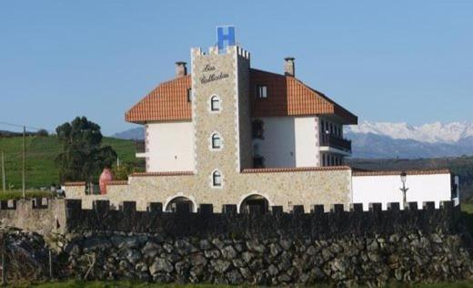 Hospederia Las Calzadas San Vicente De La Barquera Exterior photo